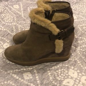 Aquatalia taupe suede booties size 9
